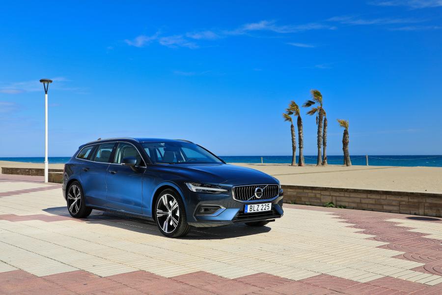  Volvo V60 D4 Inscription 2018 года  (WW) (фото 15 из 40)